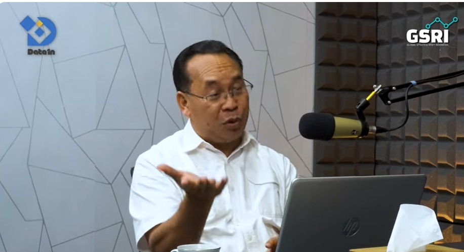 Direktur Eksekutif Global Strategi Riset Indonesia (GSRI), Sebastian Salang. (Foto:Youtube Data1n)